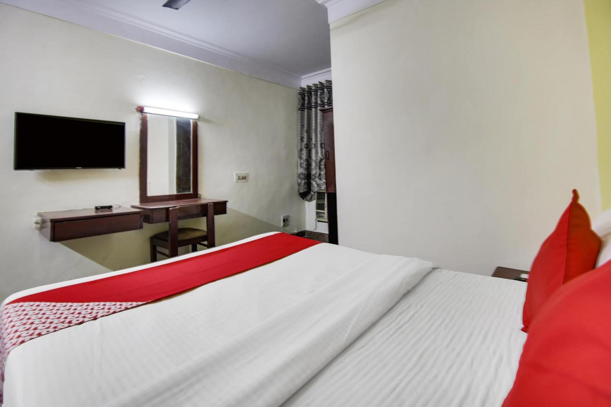 Hotel O Sunshine Palace Delhi  Exterior photo