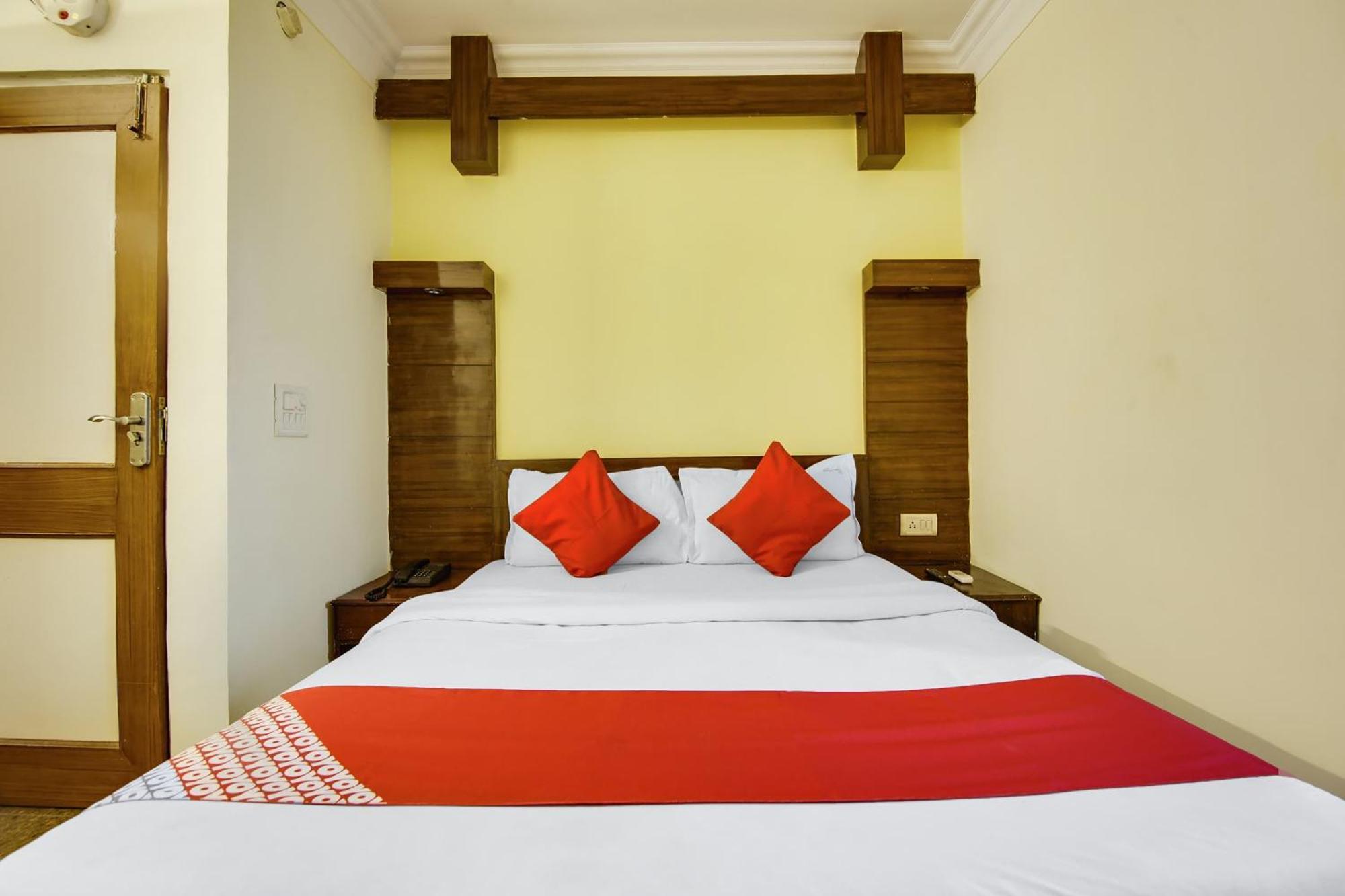 Hotel O Sunshine Palace Delhi  Exterior photo